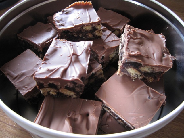 Chocolate tiffin in the tin ©The House of Jones